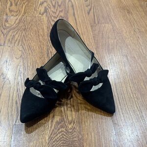 Elegant Black Women's Shoes with Bow Detail